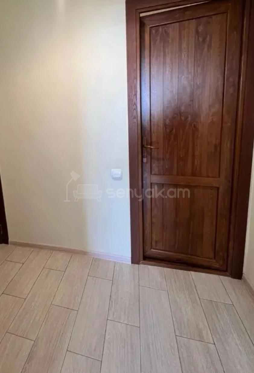 2 Սենյականոց Բնակարան Քարե Շենքում, 57քմ, 5/5 հարկ, Կապիտալ Վերանորոգված