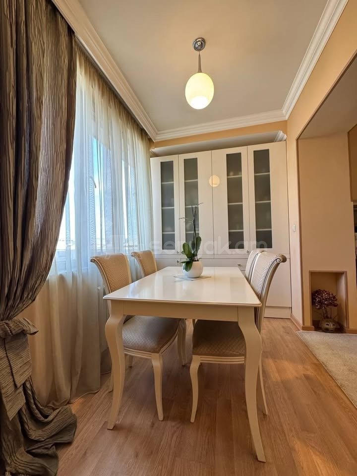 2 Սենյականոց Բնակարան Քարե Շենքում, 68քմ, 5/5 հարկ, Կապիտալ Վերանորոգված