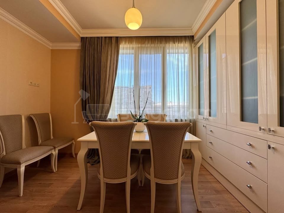 2 Սենյականոց Բնակարան Քարե Շենքում, 68քմ, 5/5 հարկ, Կապիտալ Վերանորոգված