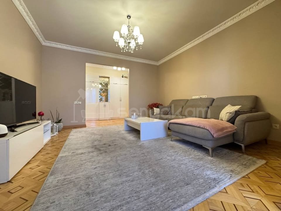 2 Սենյականոց Բնակարան Քարե Շենքում, 68քմ, 5/5 հարկ, Կապիտալ Վերանորոգված