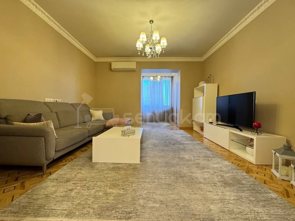 2 Սենյականոց Բնակարան Քարե Շենքում, 68քմ, 5/5 հարկ, Կապիտալ Վերանորոգված