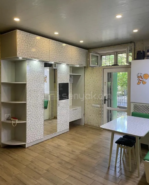 2 Սենյականոց Բնակարան Քարե Շենքում, 75քմ, 1/5 հարկ, Կոսմետիկ Վերանորոգված