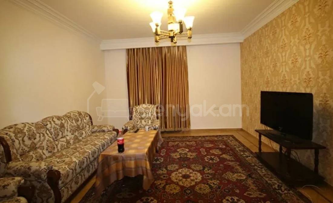 3 Սենյականոց Բնակարան Քարե Շենքում, 100քմ, 2/5 հարկ, Կապիտալ Վերանորոգված