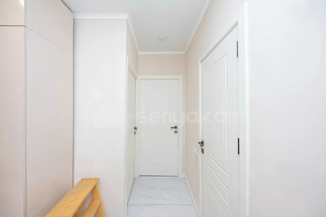 4 Սենյականոց Բնակարան Քարե Շենքում, 74քմ, 2/5 հարկ, Կապիտալ Վերանորոգված