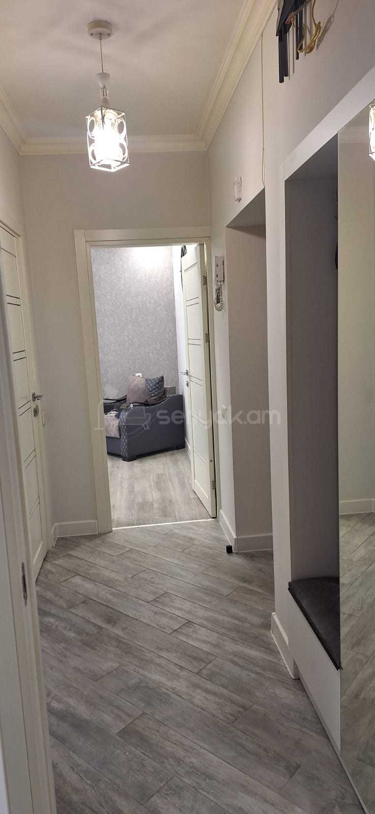 3 Սենյականոց Բնակարան Քարե Շենքում, 64քմ, 5/5 հարկ, Դիզայներական Վերանորոգված
