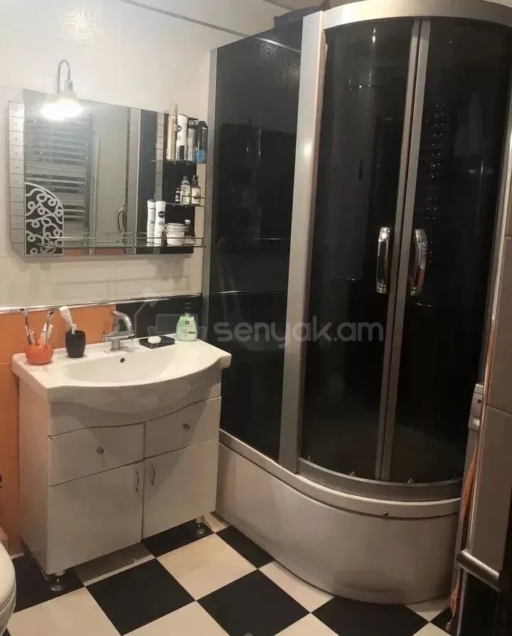 2 Սենյականոց Բնակարան Քարե Շենքում, 65քմ, 1/5 հարկ, Կապիտալ Վերանորոգված, Կահավորված, Արևկող