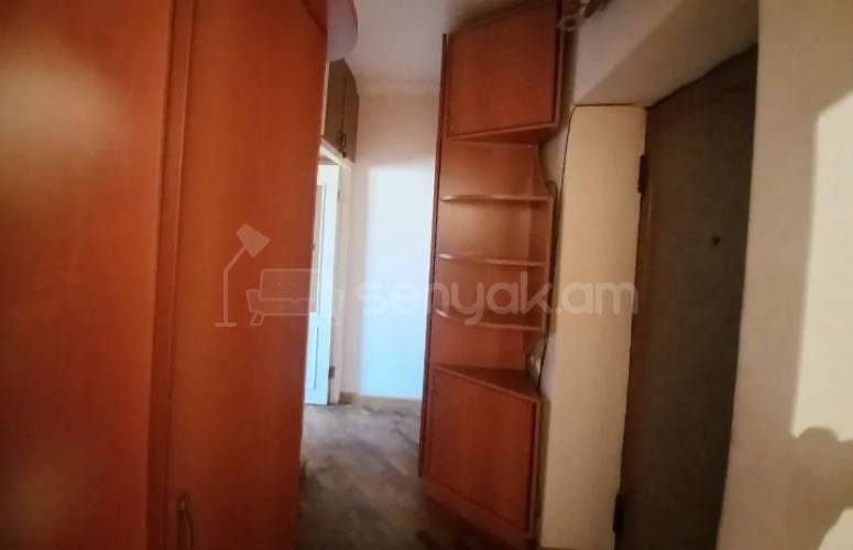 2 Սենյականոց Բնակարան Քարե Շենքում, 40քմ, 4/4 հարկ, Կապիտալ Վերանորոգված