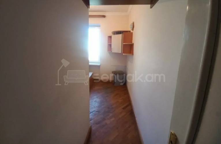 2 Սենյականոց Բնակարան Քարե Շենքում, 40քմ, 4/4 հարկ, Կապիտալ Վերանորոգված