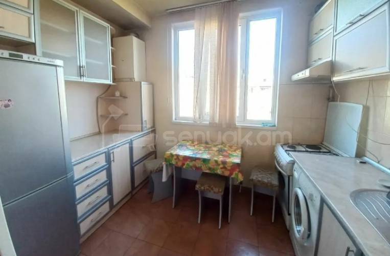 2 Սենյականոց Բնակարան Քարե Շենքում, 40քմ, 4/4 հարկ, Կապիտալ Վերանորոգված