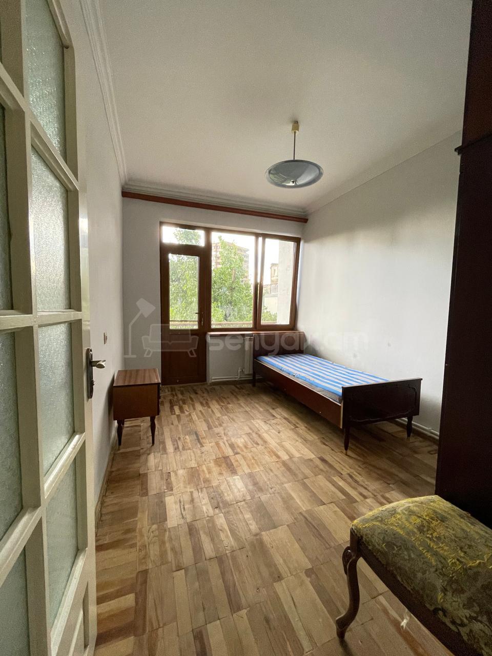 3 Սենյականոց Բնակարան Քարե Շենքում, 77քմ, 3/5 հարկ, Կոսմետիկ Վերանորոգված