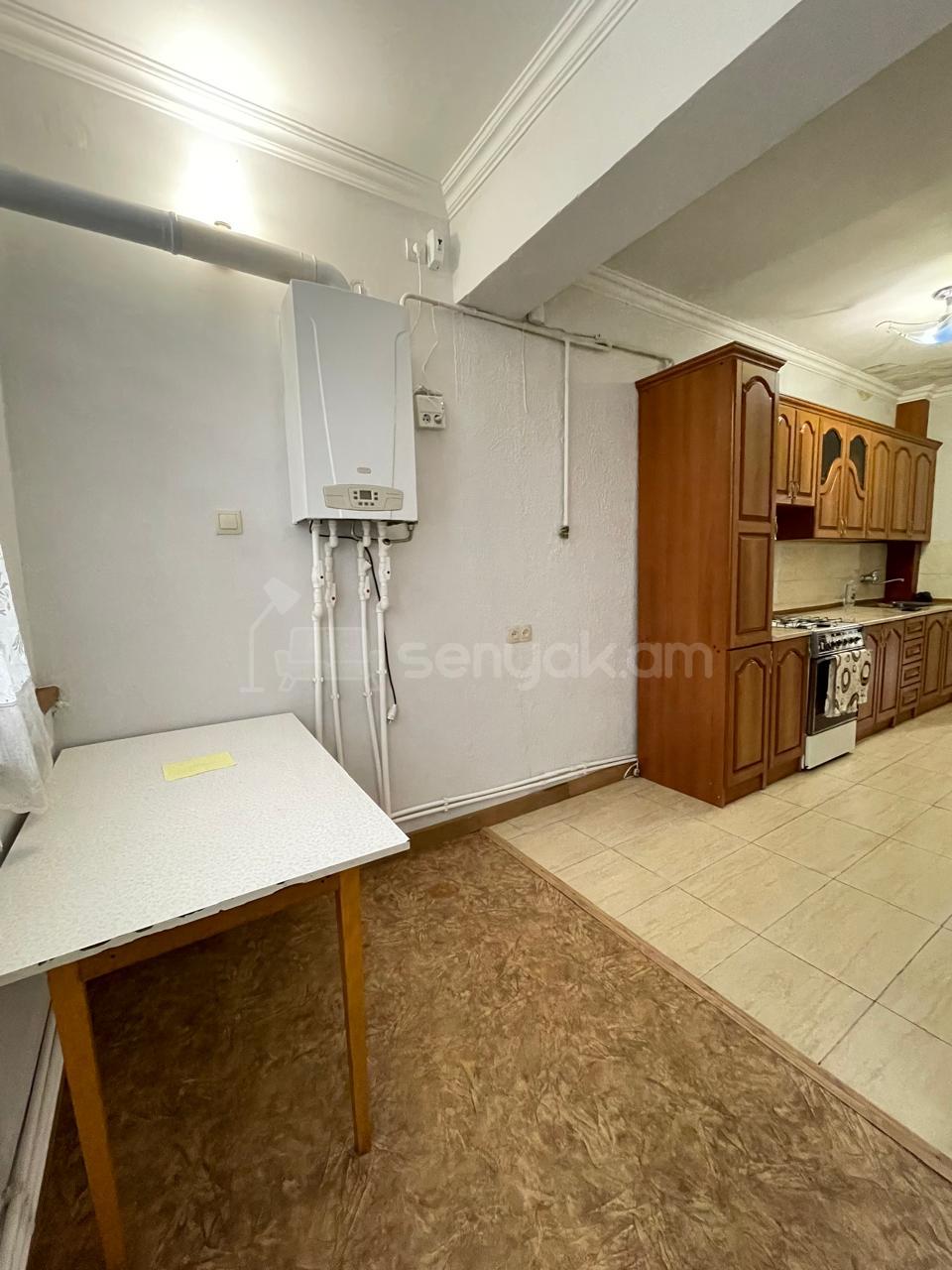 3 Սենյականոց Բնակարան Քարե Շենքում, 77քմ, 3/5 հարկ, Կոսմետիկ Վերանորոգված
