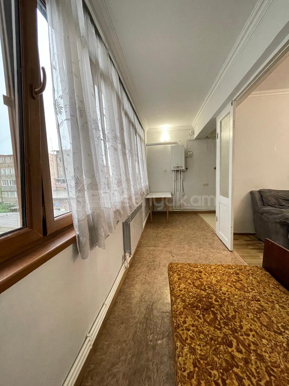3 Սենյականոց Բնակարան Քարե Շենքում, 77քմ, 3/5 հարկ, Կոսմետիկ Վերանորոգված