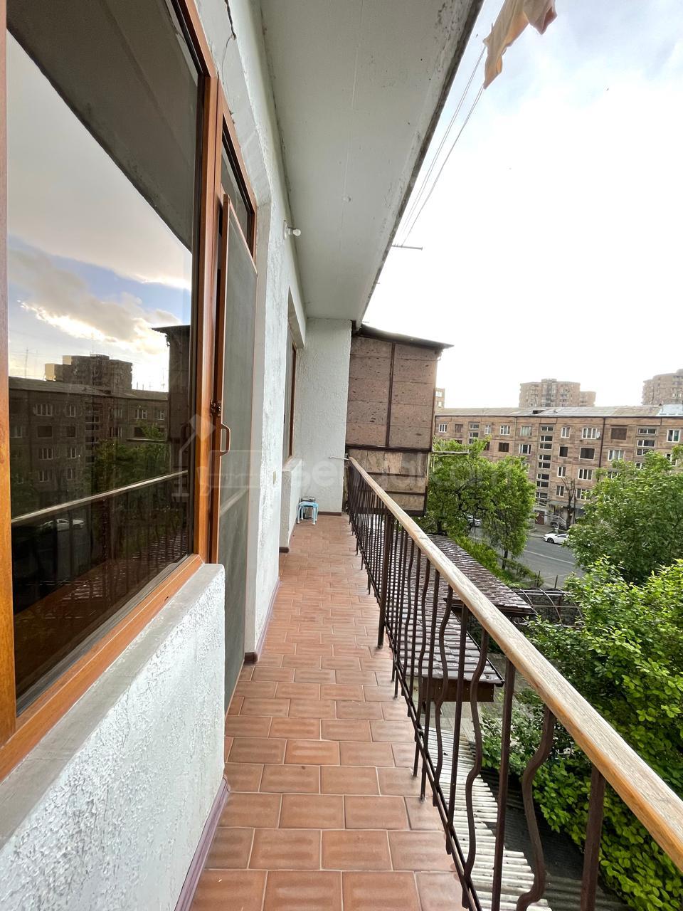 3 Սենյականոց Բնակարան Քարե Շենքում, 77քմ, 3/5 հարկ, Կոսմետիկ Վերանորոգված