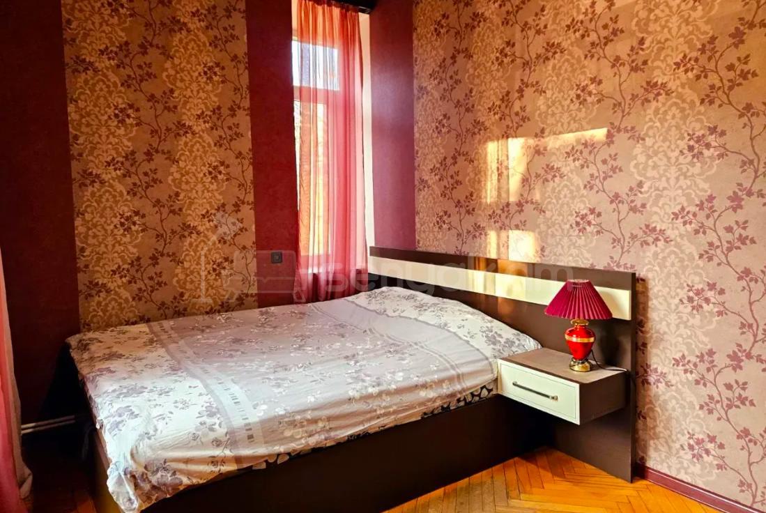 3 Սենյականոց Բնակարան Քարե Շենքում, 80քմ, 2/4 հարկ, Կապիտալ Վերանորոգված, Կահավորված, Արևկող