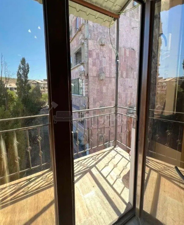 2 Սենյականոց Բնակարան Քարե Շենքում, 70քմ, 3/5 հարկ, Կապիտալ Վերանորոգված, Կահավորված, Արևկող