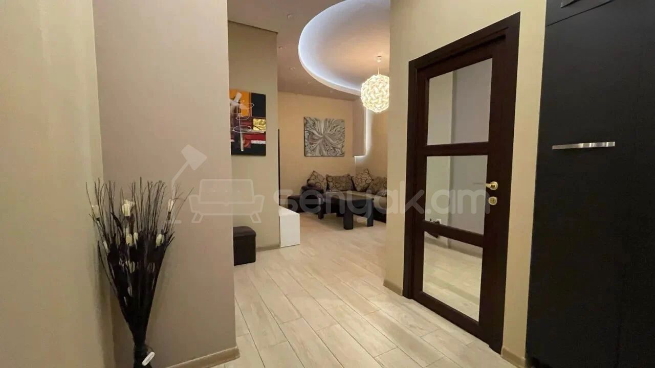2 Սենյականոց Բնակարան Քարե Շենքում, 45քմ, 3/5 հարկ, Դիզայներական Վերանորոգված, Կահավորված, Արևկող