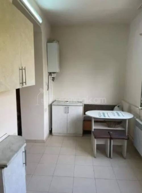 3 Սենյականոց Բնակարան Քարե Շենքում, 68քմ, 2/4 հարկ, Կոսմետիկ Վերանորոգված, Կահավորված, Արևկող