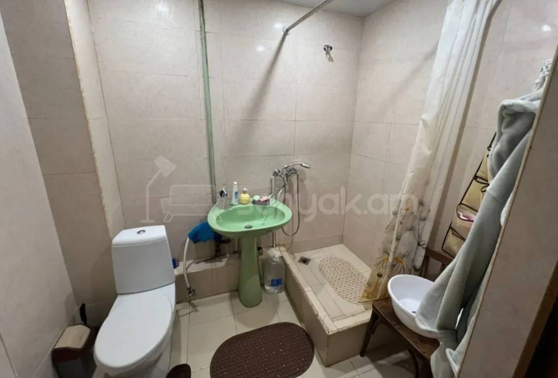 3 Սենյականոց Բնակարան Քարե Շենքում, 68քմ, 2/4 հարկ, Կոսմետիկ Վերանորոգված, Կահավորված, Արևկող