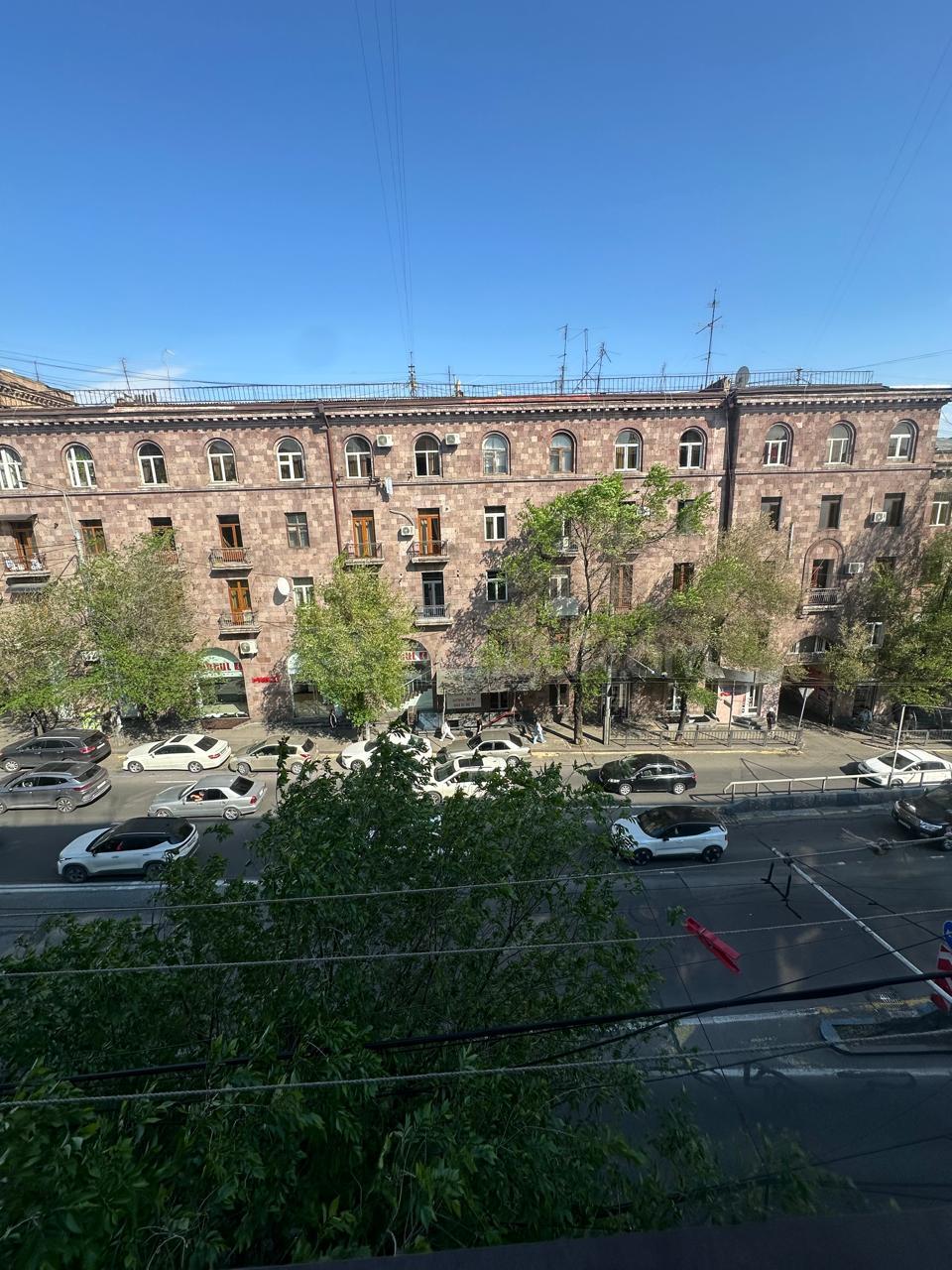 2 Սենյականոց Բնակարան Քարե Շենքում, 40քմ, 4/5 հարկ, Կապիտալ Վերանորոգված, Կահավորված, Արևկող