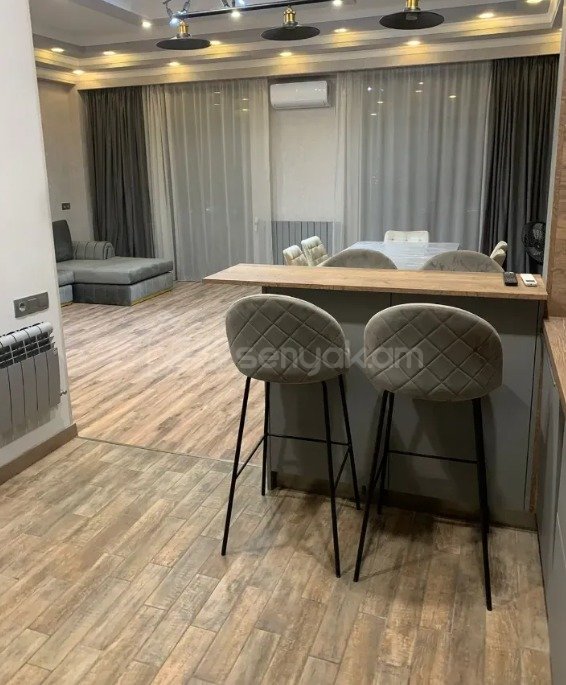 4 Սենյականոց Բնակարան, 84քմ, 4/14 հարկ, Դիզայներական Վերանորոգված, Կահավորված, Արևկող