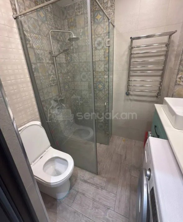 4 Սենյականոց Բնակարան, 100քմ, 4/8 հարկ, Դիզայներական Վերանորոգված, Կահավորված, Արևկող