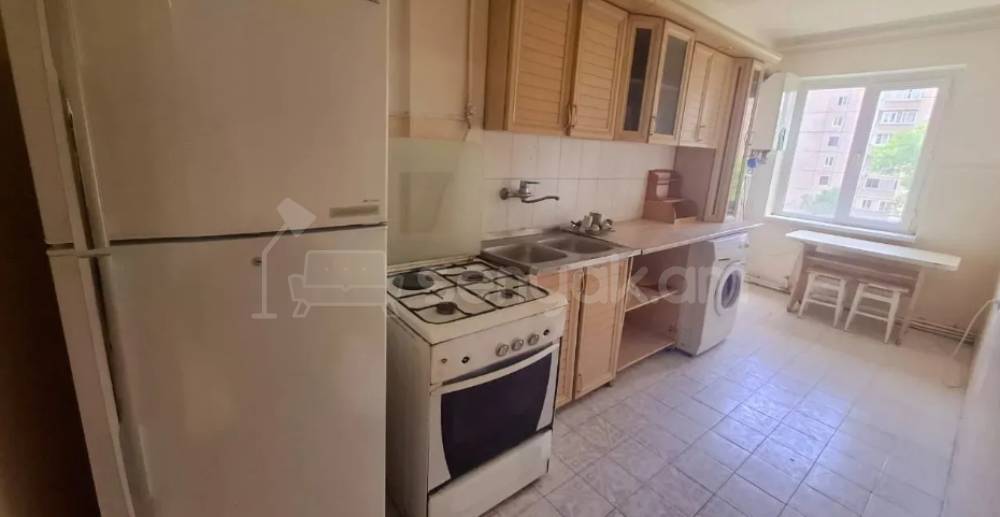 3 Սենյականոց Բնակարան, 75քմ, 3/9 հարկ, Նորմալ Վիճակում, Կահավորված, Արևկող