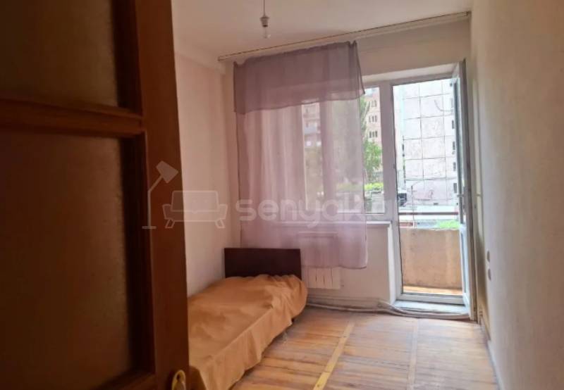 3 Սենյականոց Բնակարան, 75քմ, 3/9 հարկ, Նորմալ Վիճակում, Կահավորված, Արևկող