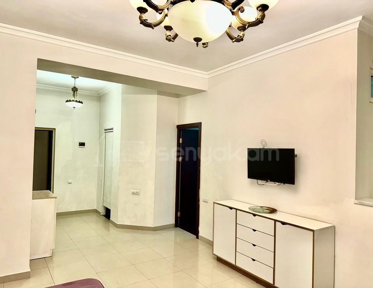 3 Սենյականոց Բնակարան, 87քմ, 3/10 հարկ, Կապիտալ Վերանորոգված, Կահավորված, Արևկող