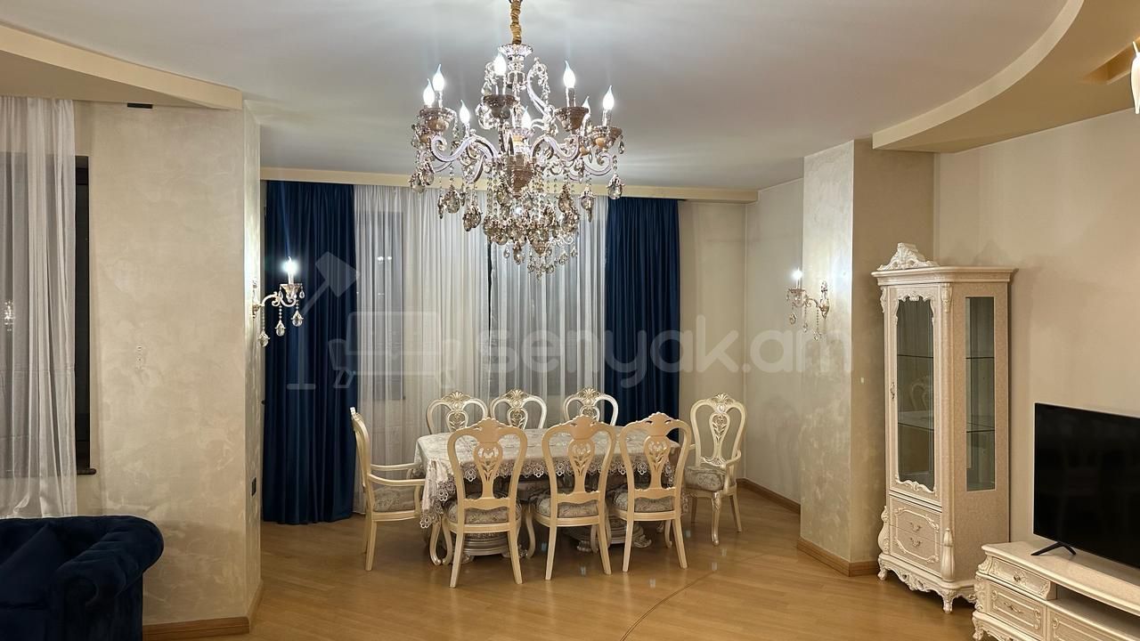 4 Սենյականոց Բնակարան Քարե Շենքում, 215քմ, 4/4 հարկ, Դիզայներական Վերանորոգված, Կահավորված, Արևկող