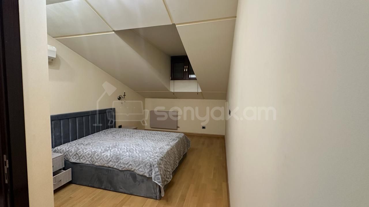 4 Սենյականոց Բնակարան Քարե Շենքում, 215քմ, 4/4 հարկ, Դիզայներական Վերանորոգված, Կահավորված, Արևկող