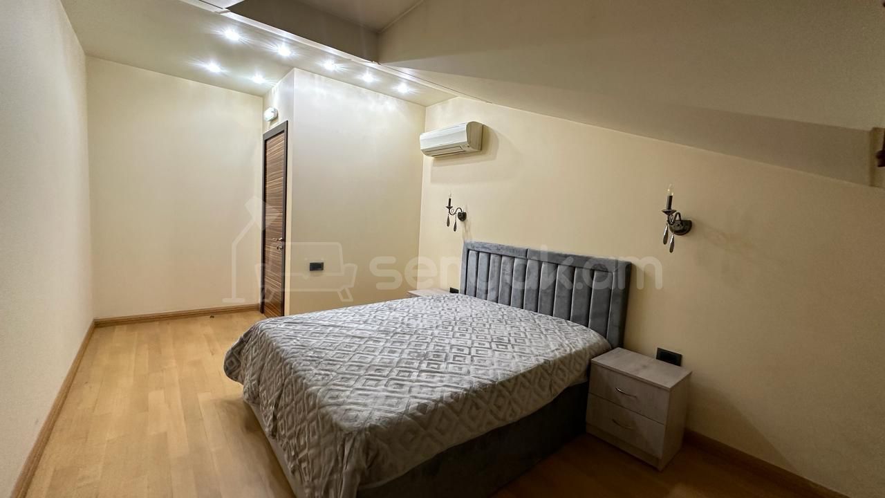 4 Սենյականոց Բնակարան Քարե Շենքում, 215քմ, 4/4 հարկ, Դիզայներական Վերանորոգված, Կահավորված, Արևկող