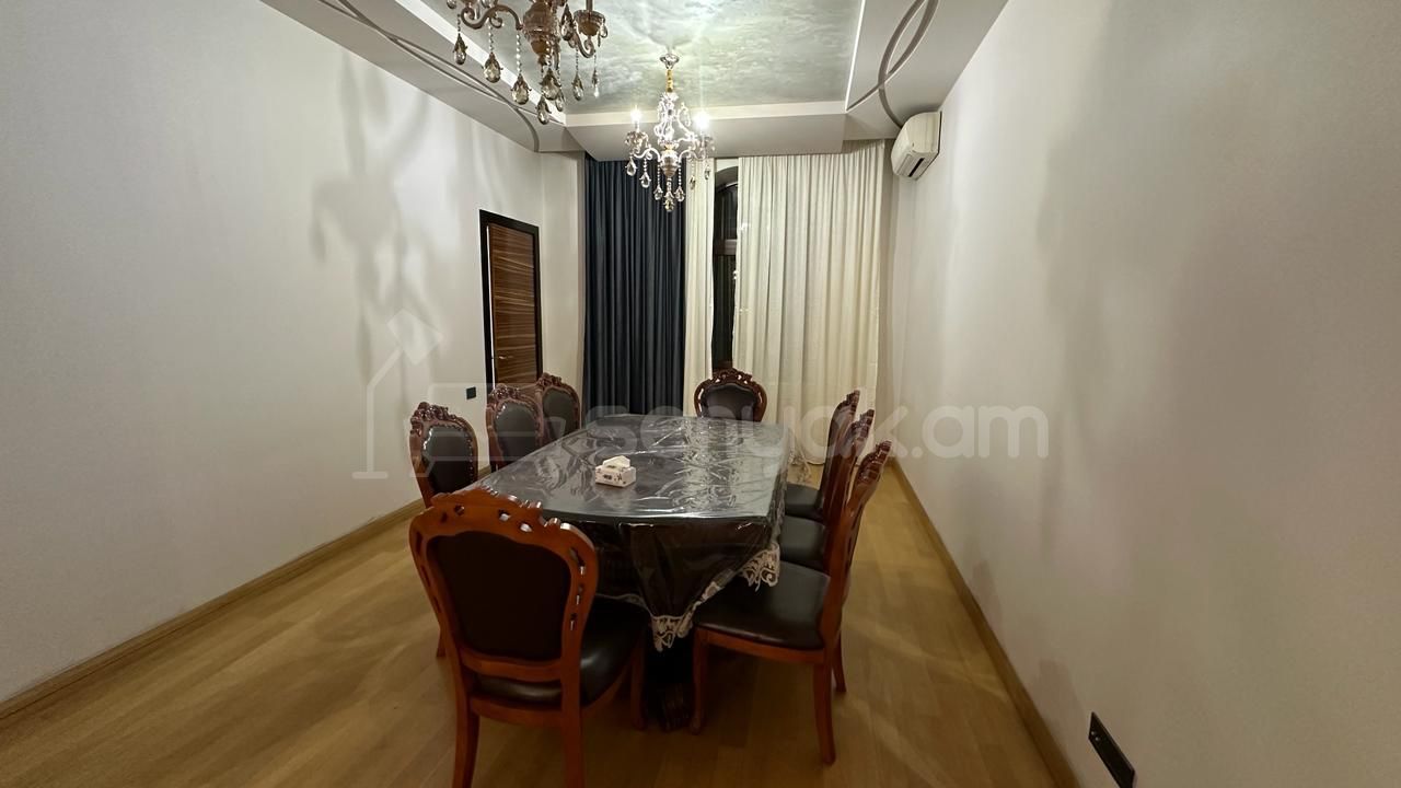 4 Սենյականոց Բնակարան Քարե Շենքում, 215քմ, 4/4 հարկ, Դիզայներական Վերանորոգված, Կահավորված, Արևկող