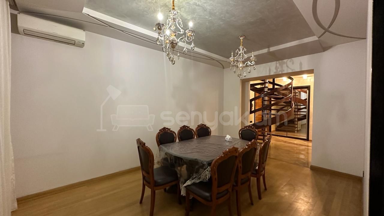 4 Սենյականոց Բնակարան Քարե Շենքում, 215քմ, 4/4 հարկ, Դիզայներական Վերանորոգված, Կահավորված, Արևկող