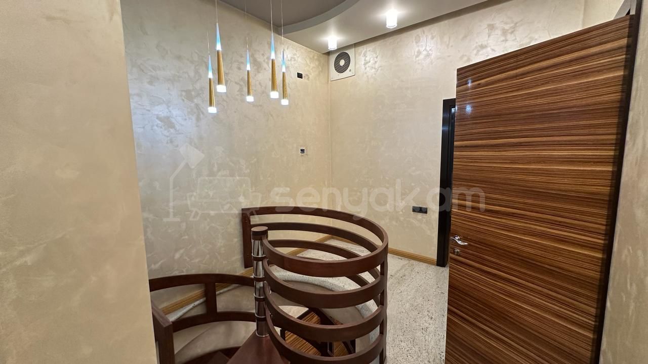4 Սենյականոց Բնակարան Քարե Շենքում, 215քմ, 4/4 հարկ, Դիզայներական Վերանորոգված, Կահավորված, Արևկող
