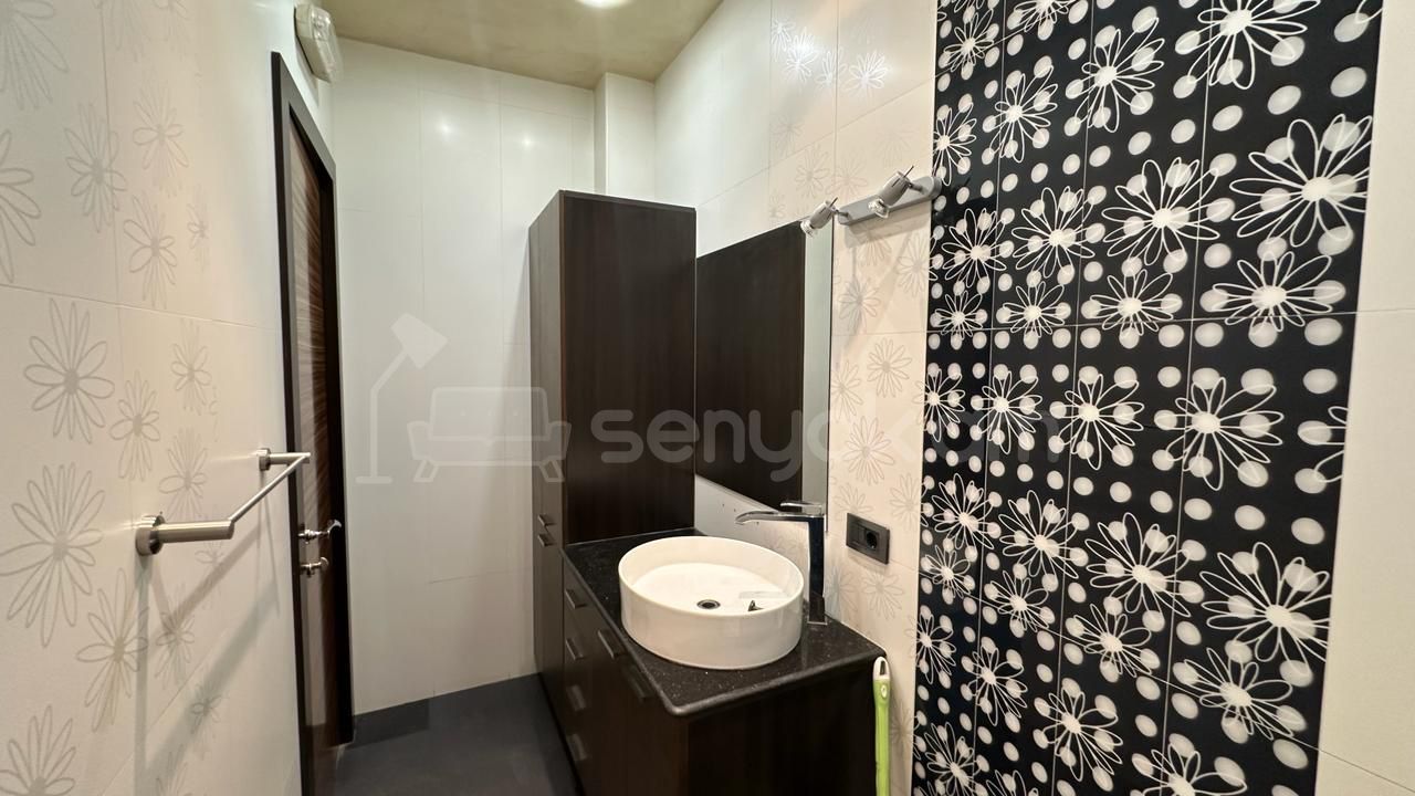 4 Սենյականոց Բնակարան Քարե Շենքում, 215քմ, 4/4 հարկ, Դիզայներական Վերանորոգված, Կահավորված, Արևկող