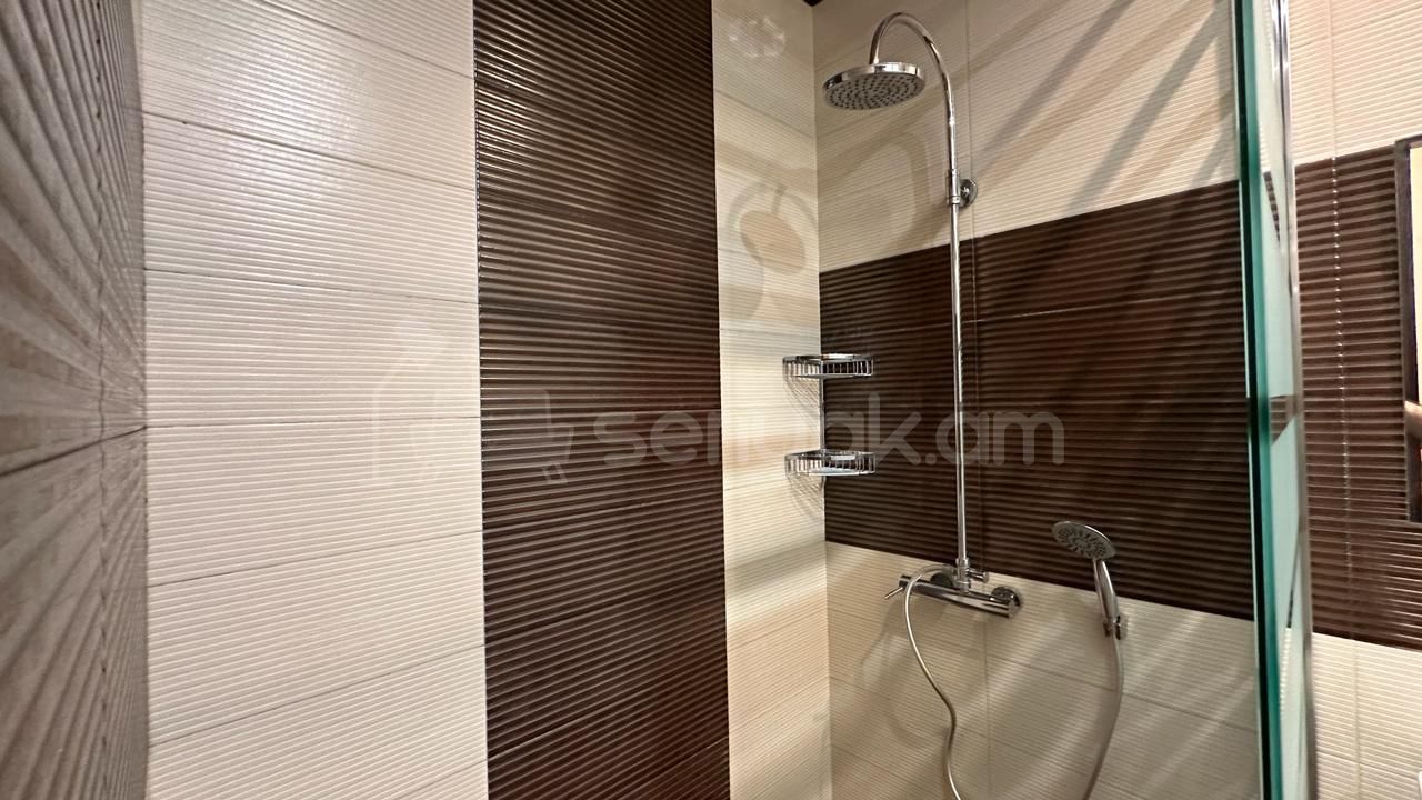 4 Սենյականոց Բնակարան Քարե Շենքում, 215քմ, 4/4 հարկ, Դիզայներական Վերանորոգված, Կահավորված, Արևկող
