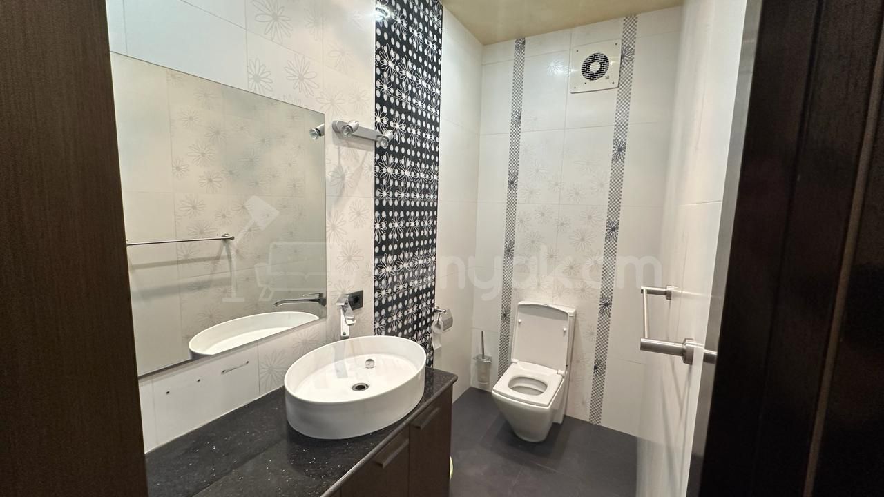 4 Սենյականոց Բնակարան Քարե Շենքում, 215քմ, 4/4 հարկ, Դիզայներական Վերանորոգված, Կահավորված, Արևկող