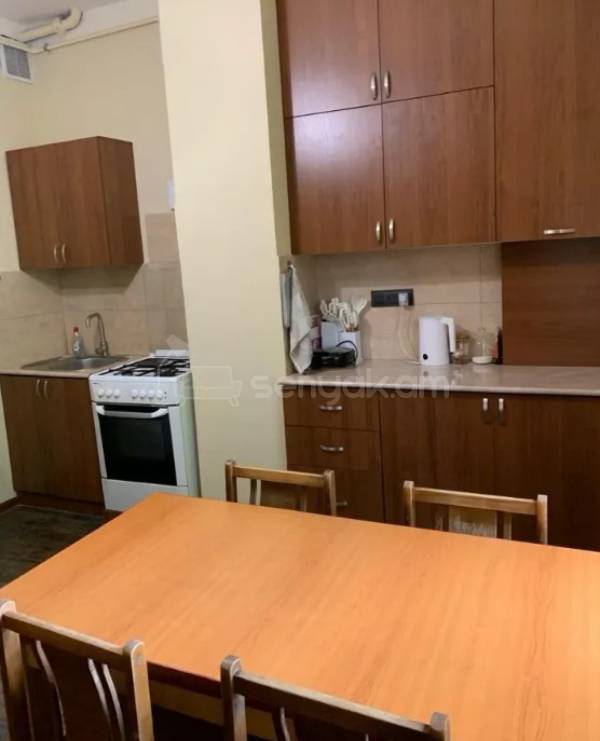 3 Սենյականոց Բնակարան Քարե Շենքում, 80քմ, 3/5 հարկ, Կոսմետիկ Վերանորոգված, Կահավորված