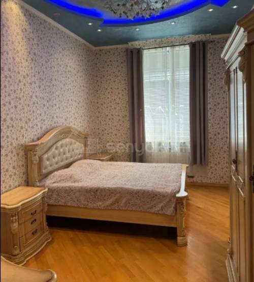 3 Սենյականոց Բնակարան Քարե Շենքում, 100քմ, 2/5 հարկ, Կապիտալ Վերանորոգված, Կահավորված, Արևկող