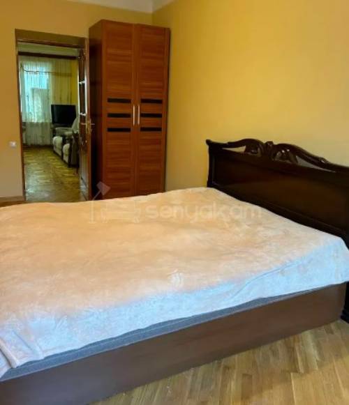 3 Սենյականոց Բնակարան Քարե Շենքում, 76քմ, 4/5 հարկ, Կապիտալ Վերանորոգված, Կահավորված