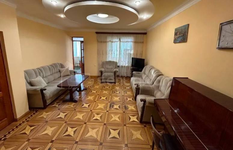 3 Սենյականոց Բնակարան Քարե Շենքում, 76քմ, 4/5 հարկ, Կապիտալ Վերանորոգված, Կահավորված