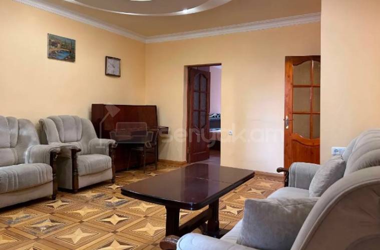 3 Սենյականոց Բնակարան Քարե Շենքում, 76քմ, 4/5 հարկ, Կապիտալ Վերանորոգված, Կահավորված