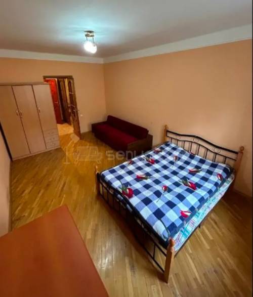 3 Սենյականոց Բնակարան Քարե Շենքում, 76քմ, 4/5 հարկ, Կապիտալ Վերանորոգված, Կահավորված