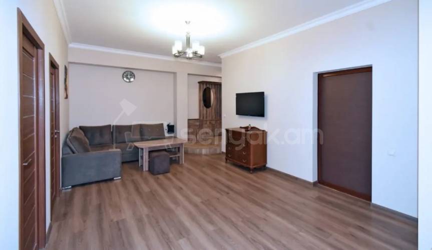 3 Սենյականոց Բնակարան Քարե Շենքում, 76քմ, 2/6 հարկ, Կապիտալ Վերանորոգված, Կահավորված