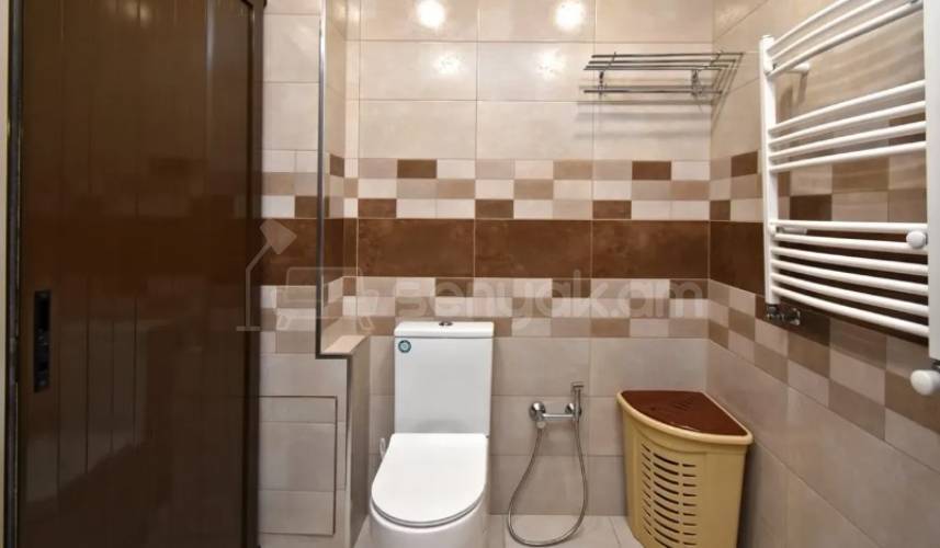 3 Սենյականոց Բնակարան Քարե Շենքում, 76քմ, 2/6 հարկ, Կապիտալ Վերանորոգված, Կահավորված