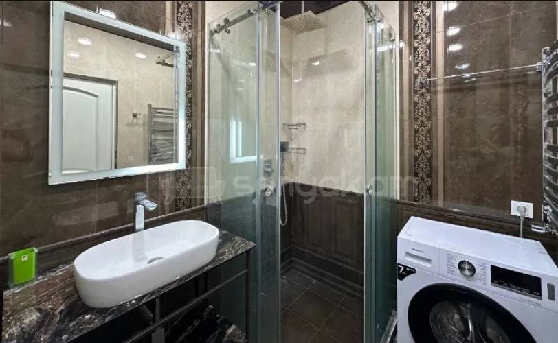 3 Սենյականոց Բնակարան Քարե Շենքում, 70քմ, 2/5 հարկ, Կապիտալ Վերանորոգված, Կահավորված