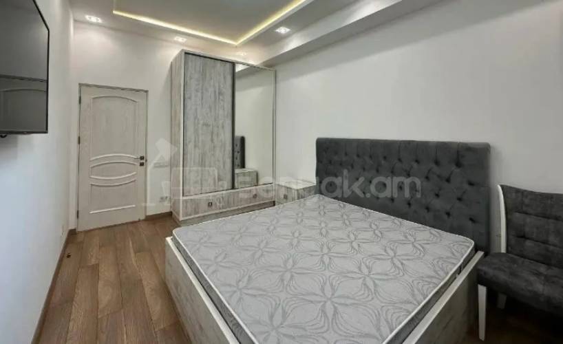 3 Սենյականոց Բնակարան Քարե Շենքում, 70քմ, 2/5 հարկ, Կապիտալ Վերանորոգված, Կահավորված