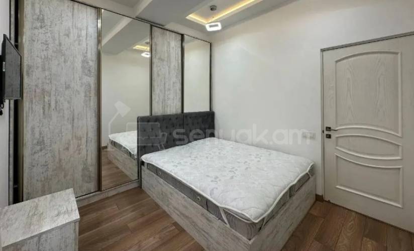 3 Սենյականոց Բնակարան Քարե Շենքում, 70քմ, 2/5 հարկ, Կապիտալ Վերանորոգված, Կահավորված