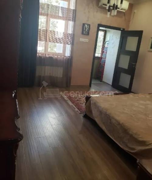 3 Սենյականոց Բնակարան Քարե Շենքում, 105քմ, 2/4 հարկ, Կապիտալ Վերանորոգված, Կահավորված