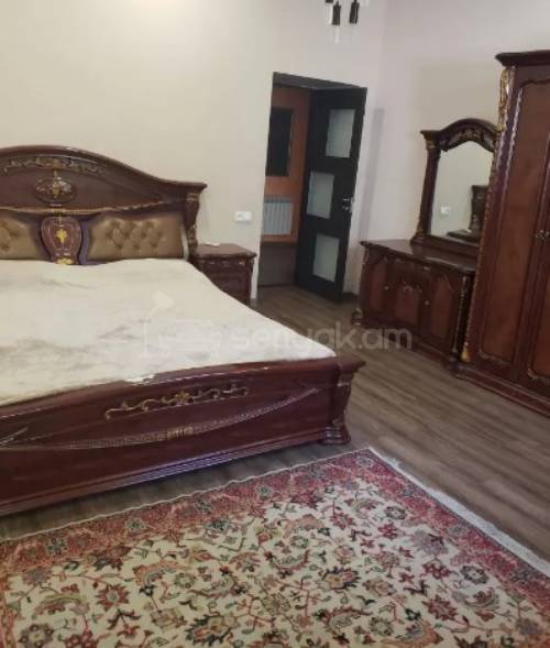 3 Սենյականոց Բնակարան Քարե Շենքում, 105քմ, 2/4 հարկ, Կապիտալ Վերանորոգված, Կահավորված